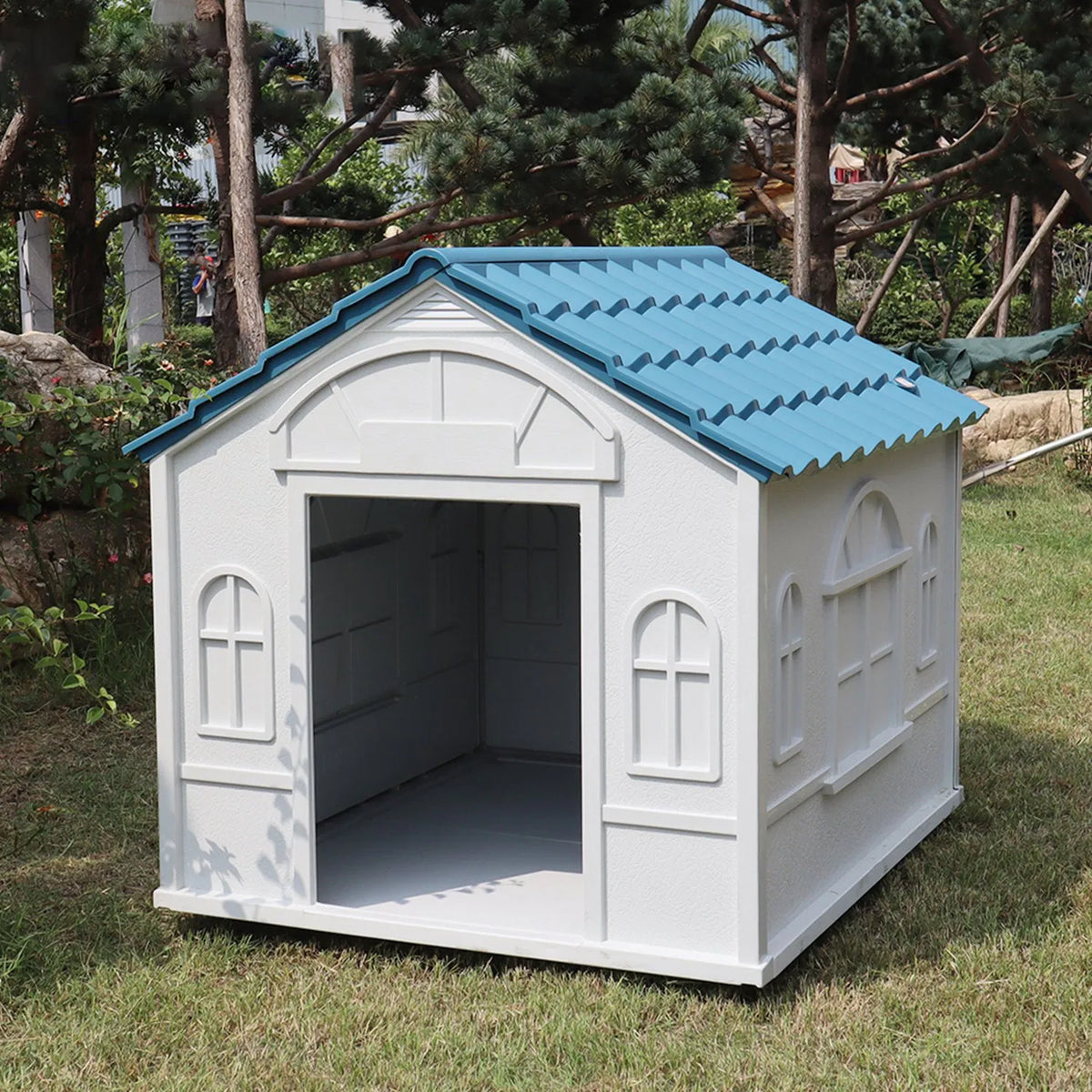 Pencere Motifli Dikdörtgen Girişli Plastik Köpek Kulübesi