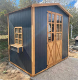 Ön kapı ve yan penceresi bulunan Belma Bahçe Kulübesi, dış mekân da kurulu detaylı fotoğraf.