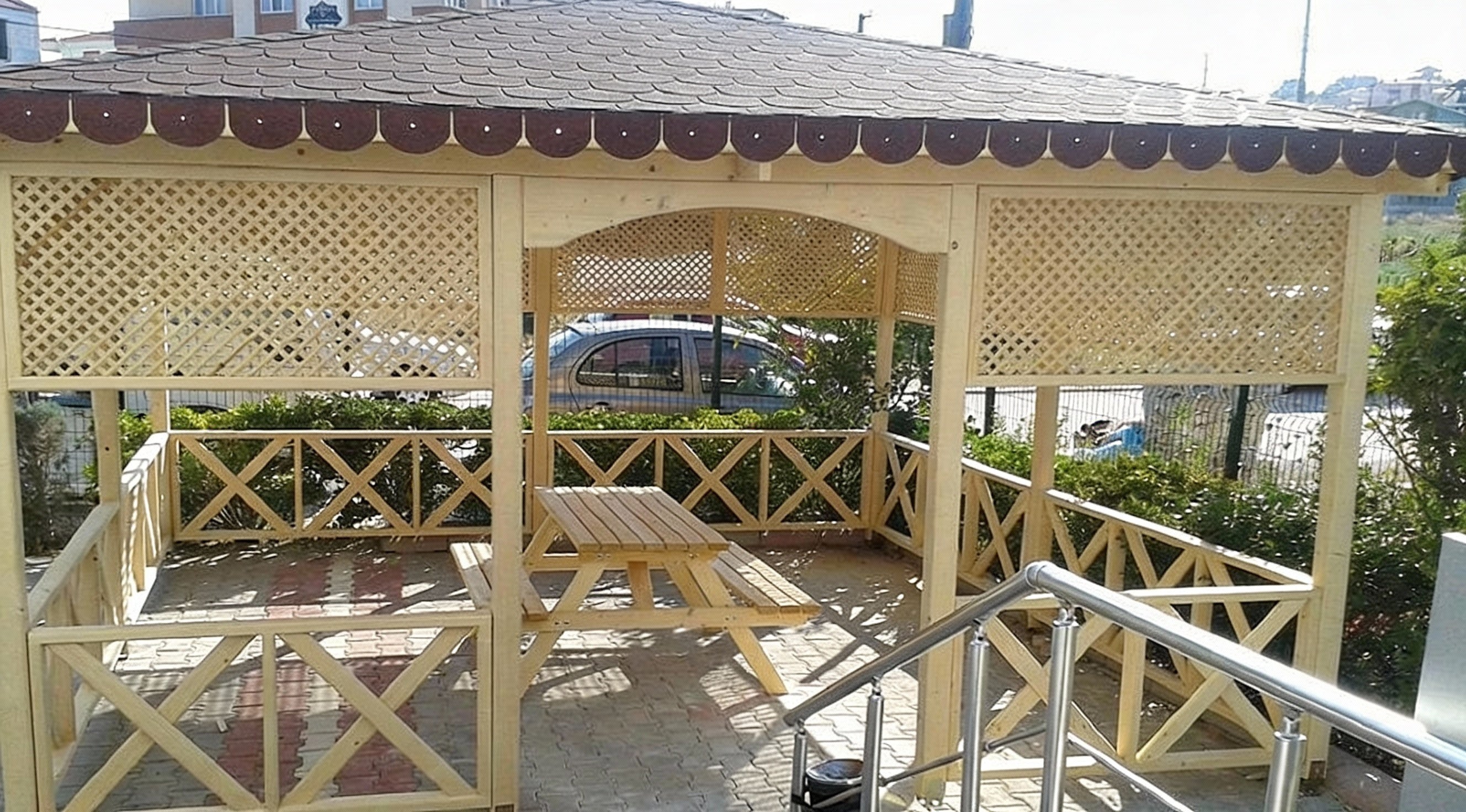 Cami Bahçesi İçin 4x4 16m² Ahşap Kamelya Uygulaması